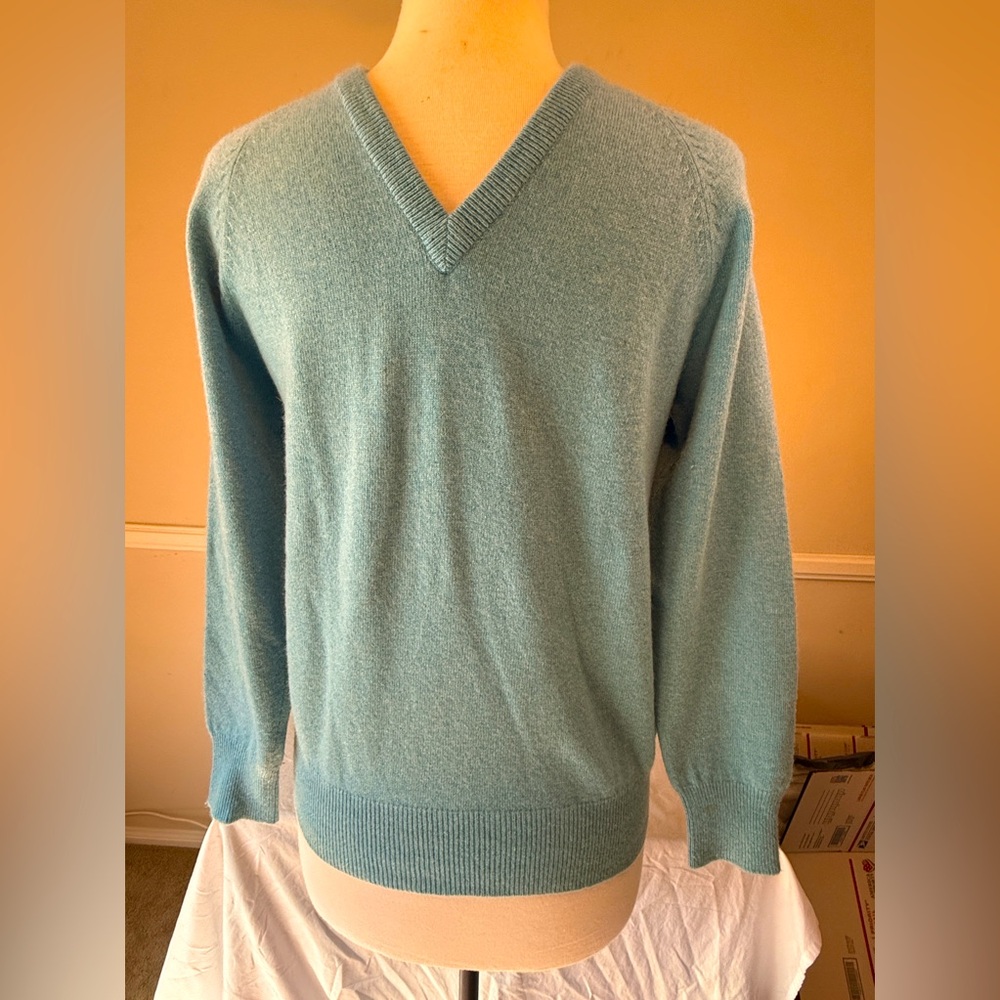 Sun Lotus Men’s V-Neck Cashmere Sweater, 38=M